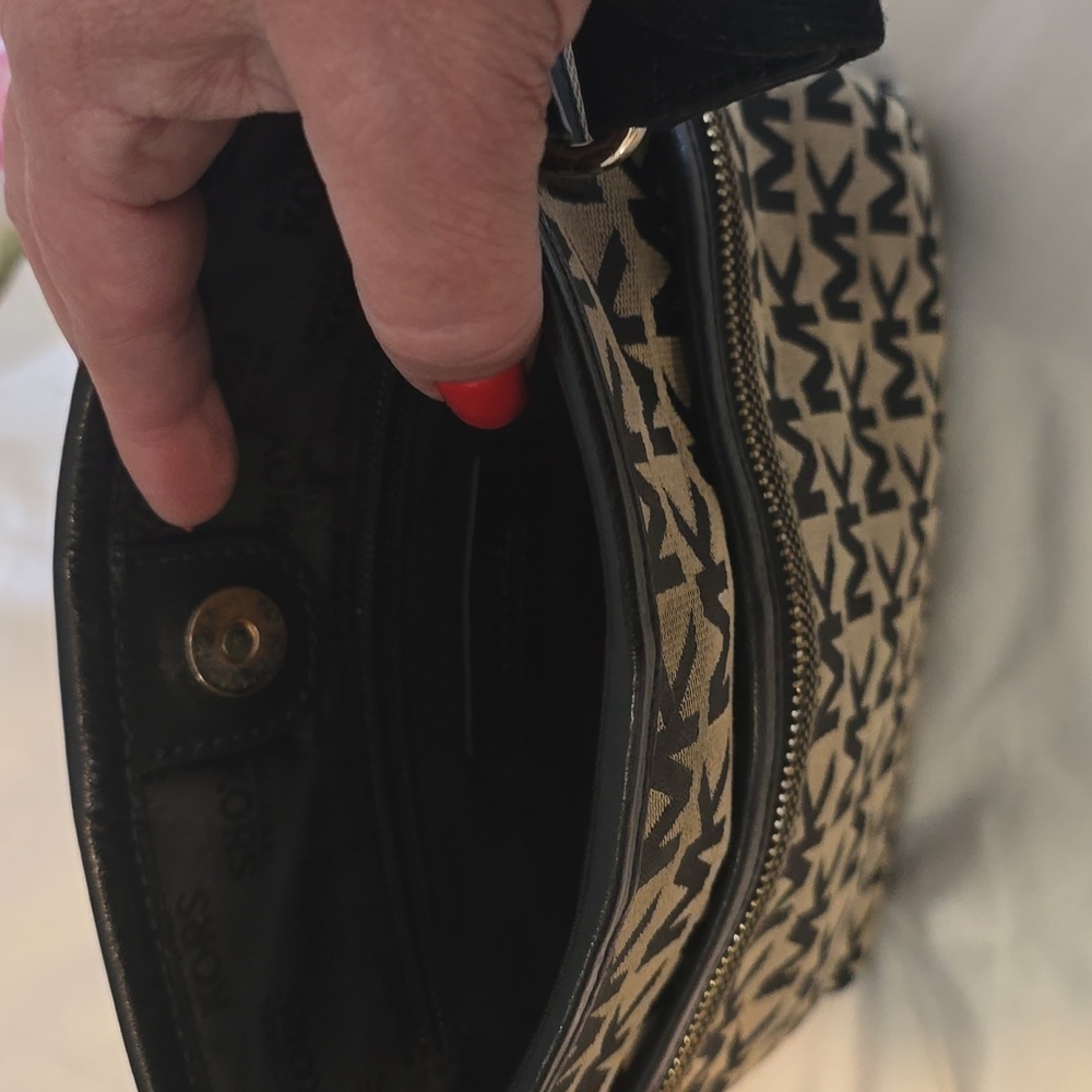 Michael Kors crossbody - Picture 2 of 4